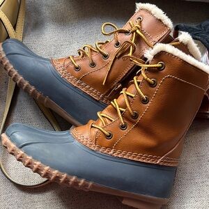 American Eagle Duck Boots with Fur Lining